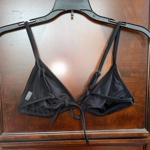 Bundle of 4 Bikini Tops - Picture 9 of 15